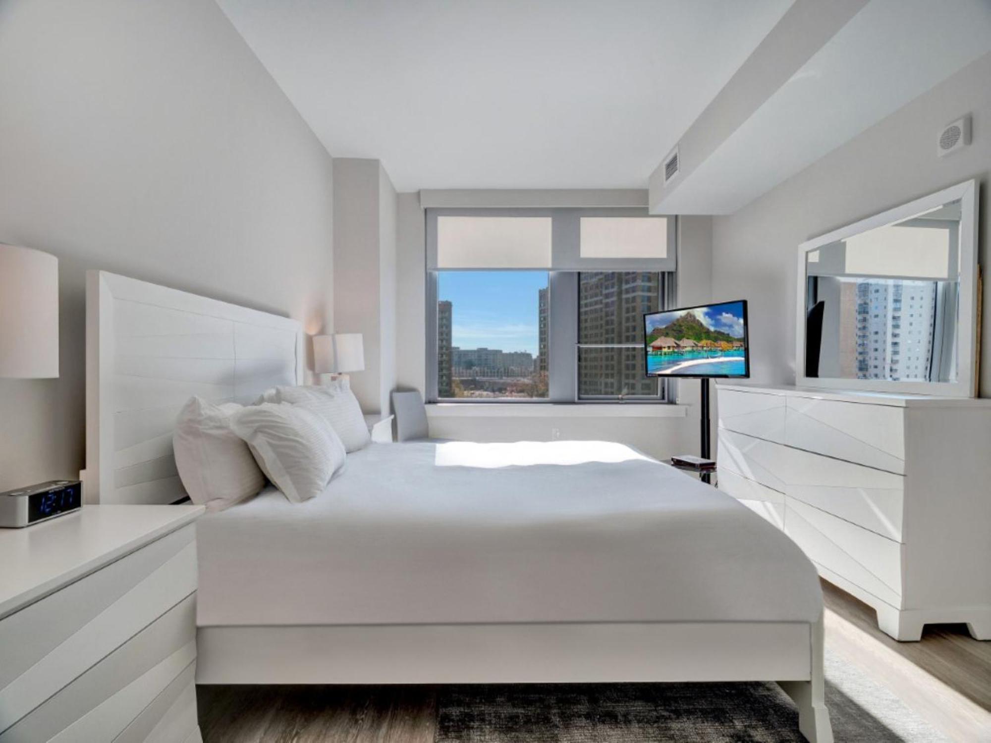 Global Luxury Suites Crystal City Arlington Room photo